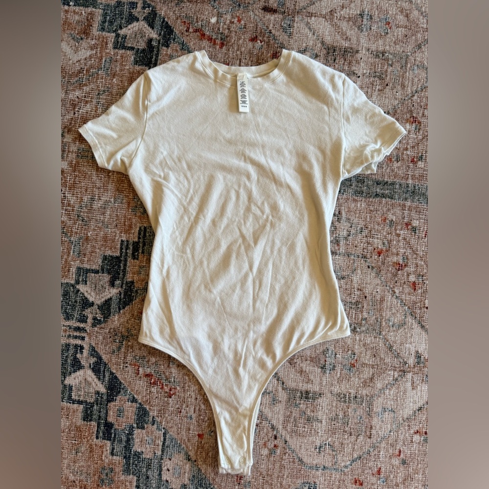 SKIMS Short Sleeve Bodysuit